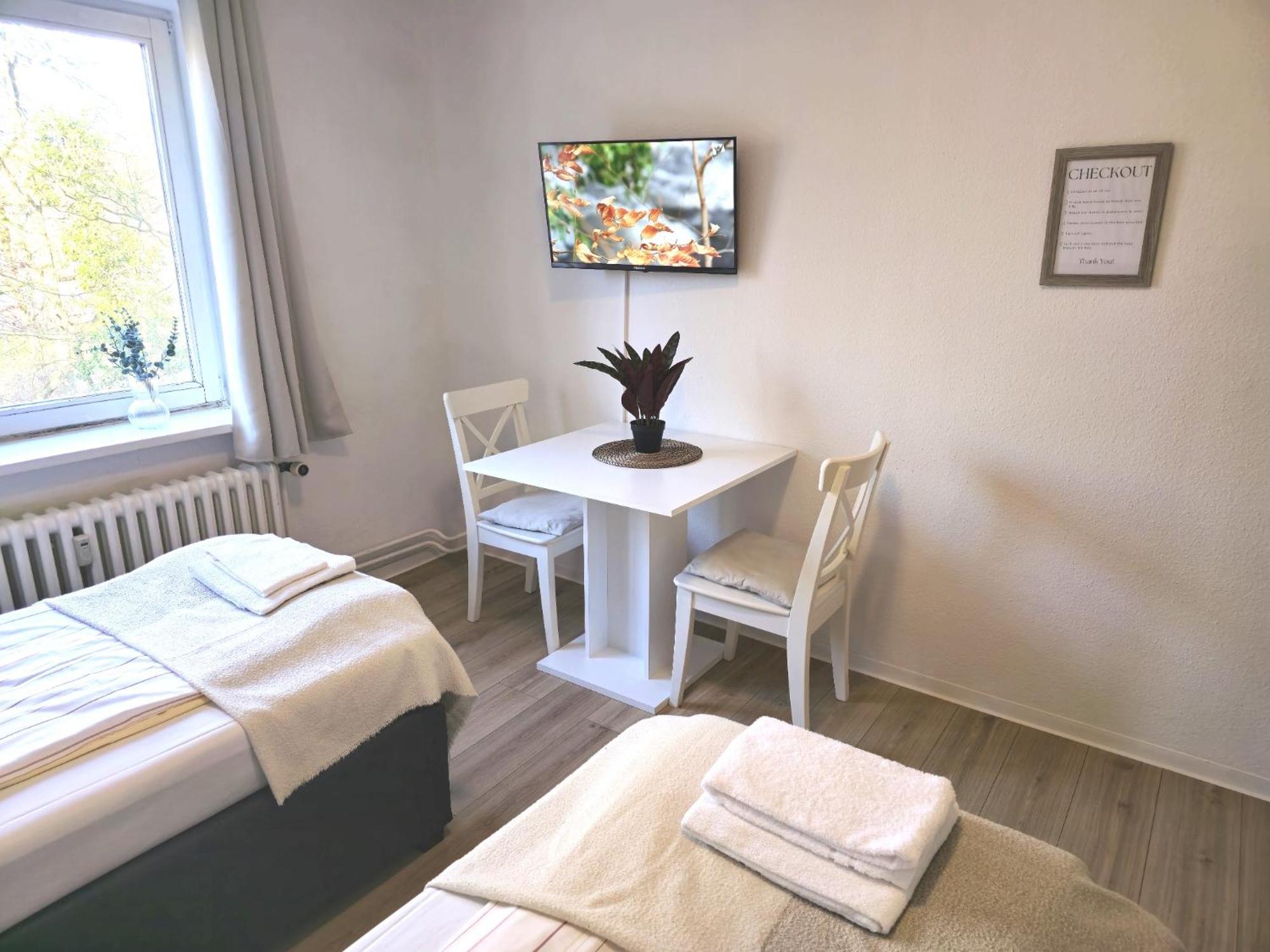 Zentrale 3-Zimmer Wohnung Mit Balkon - Perfekt Fuer Monteure Und Familien Neumunster Bagian luar foto