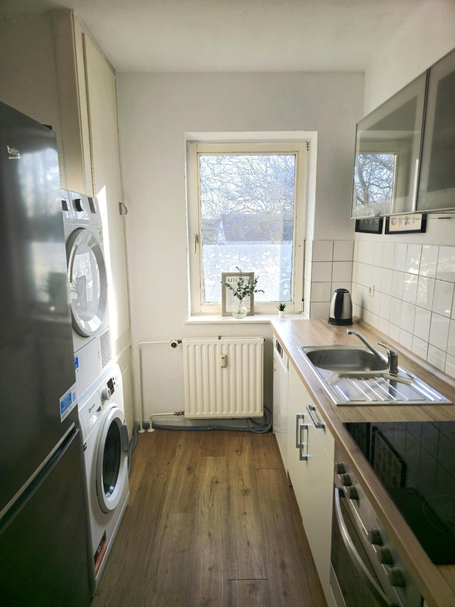 Zentrale 3-Zimmer Wohnung Mit Balkon - Perfekt Fuer Monteure Und Familien Neumunster Bagian luar foto