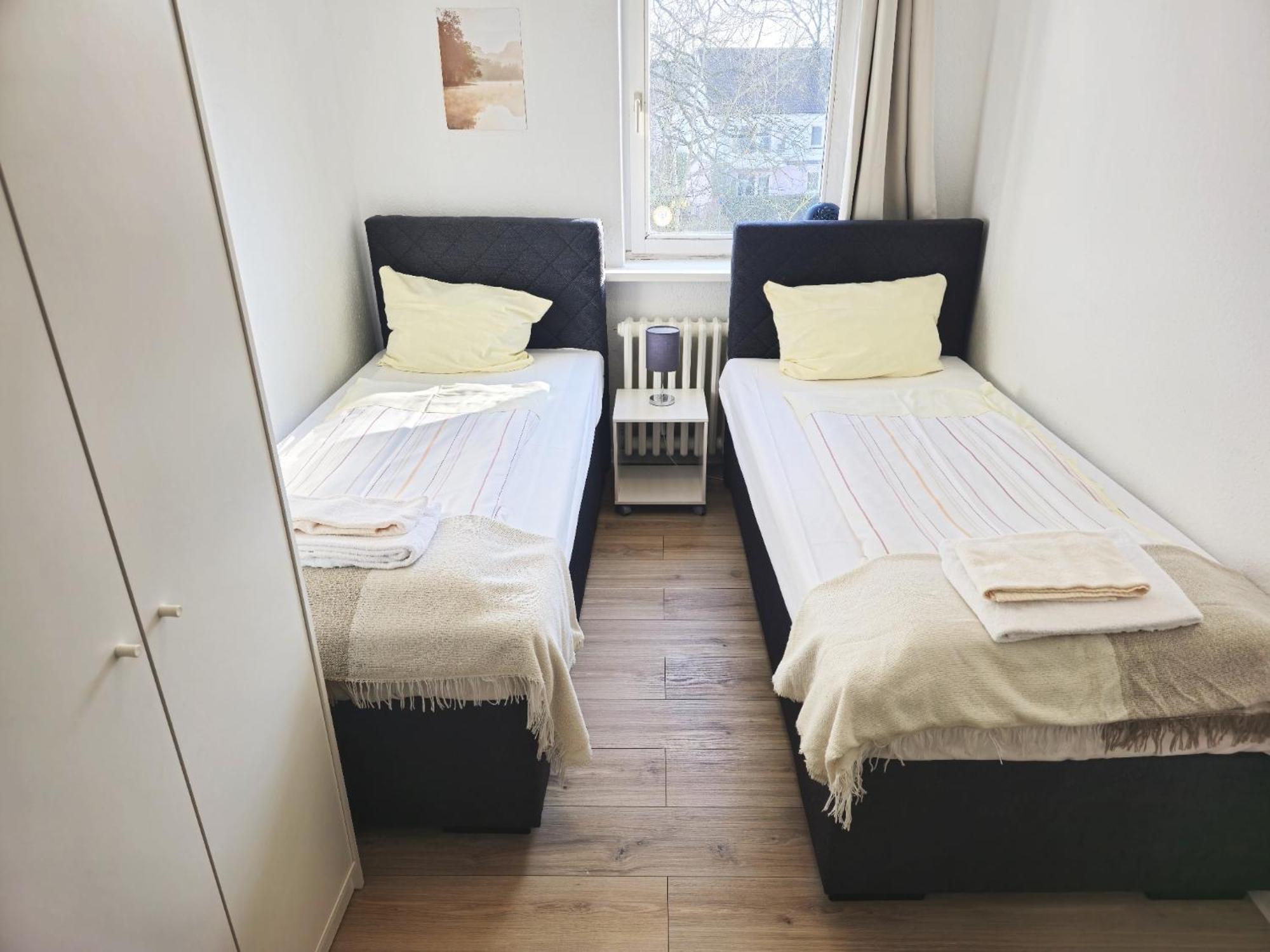 Zentrale 3-Zimmer Wohnung Mit Balkon - Perfekt Fuer Monteure Und Familien Neumunster Bagian luar foto